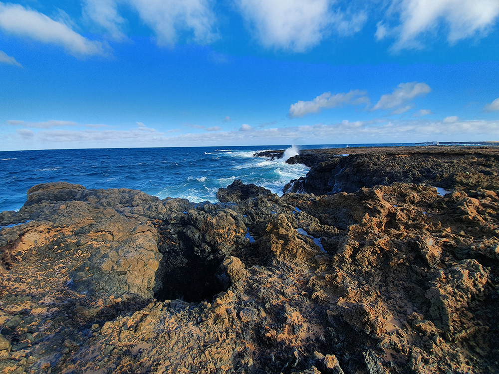 Rauhe Küste und Atlantik auf Lanzarote
